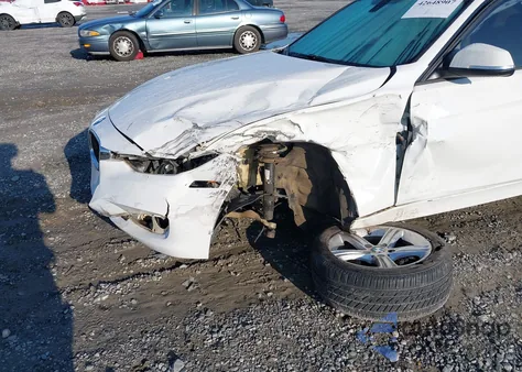 2013 BMW 320 I из США, поврежденный, VIN WBA3B1C54DF461514